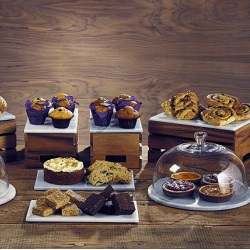 Acacia Riser & Marble Cake Display