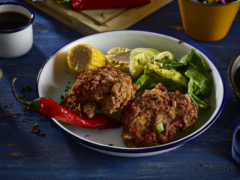Crispy Chiken & Salad in Enamel Wide Bowl