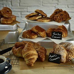 Upturned Aluminium Baking Trays, Greaseproof & Racks Display